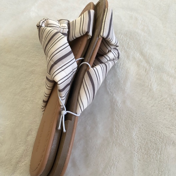 New old navy padded soft twist flat sandals, women size 7 - Picture 4 of 9